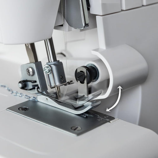 Cecotec Máquina de Coser, Remalladora BelleCouture OverLock, 1100 rpm de Velocidad, Presión de Prénsatelas Ajustable, Avance diferencial, Funciones de Puntada de 4 Hilos y Kit de Accesorios
