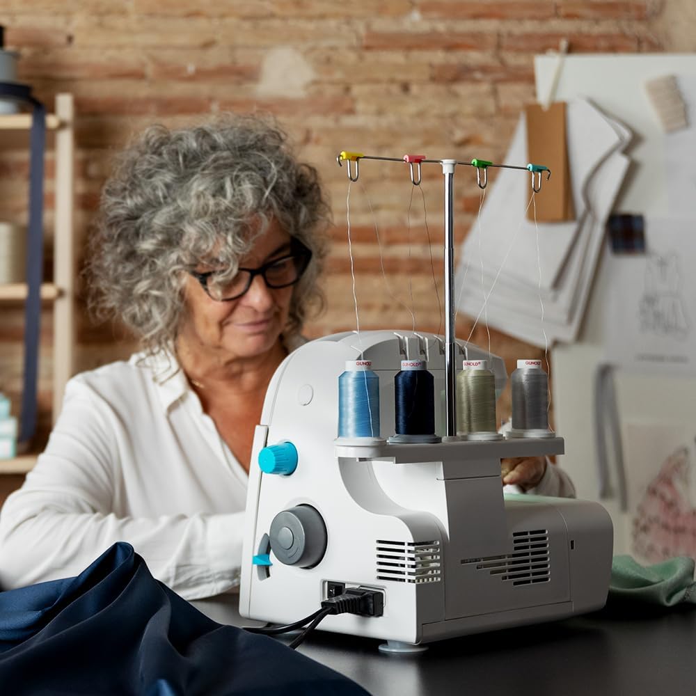 Cecotec Máquina de Coser, Remalladora BelleCouture OverLock, 1100 rpm de Velocidad, Presión de Prénsatelas Ajustable, Avance diferencial, Funciones de Puntada de 4 Hilos y Kit de Accesorios