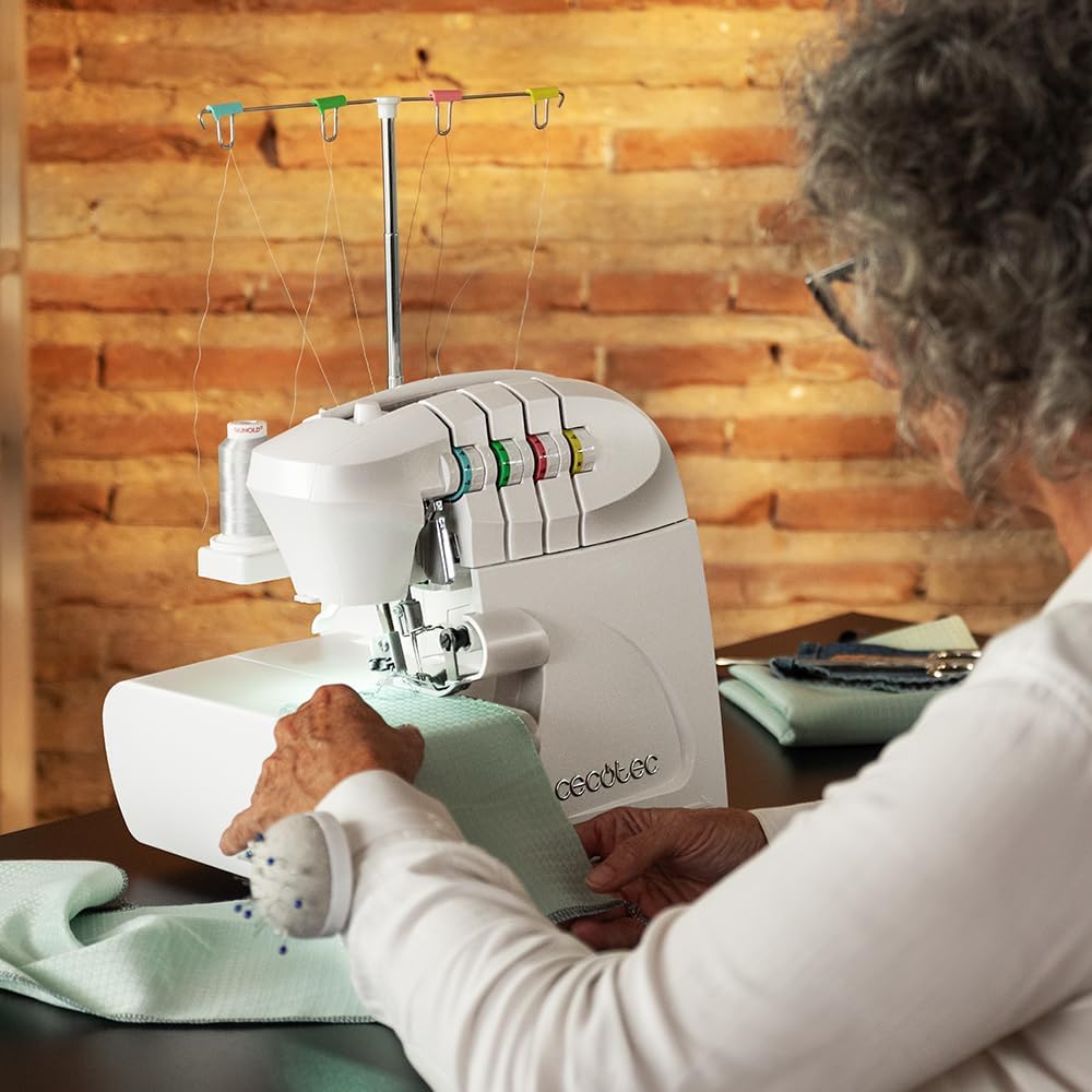 Cecotec Máquina de Coser, Remalladora BelleCouture OverLock, 1100 rpm de Velocidad, Presión de Prénsatelas Ajustable, Avance diferencial, Funciones de Puntada de 4 Hilos y Kit de Accesorios